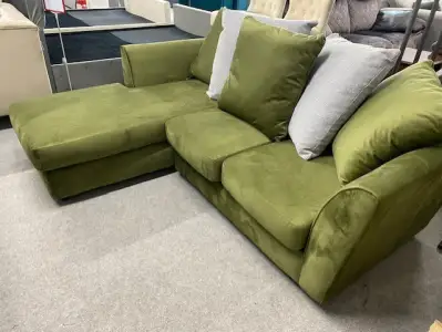 Green chaise corner in plush fabric