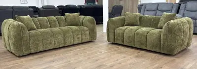 Modern chesterfield 3&plus;2