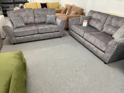 Grey 3&plus;2 with studs